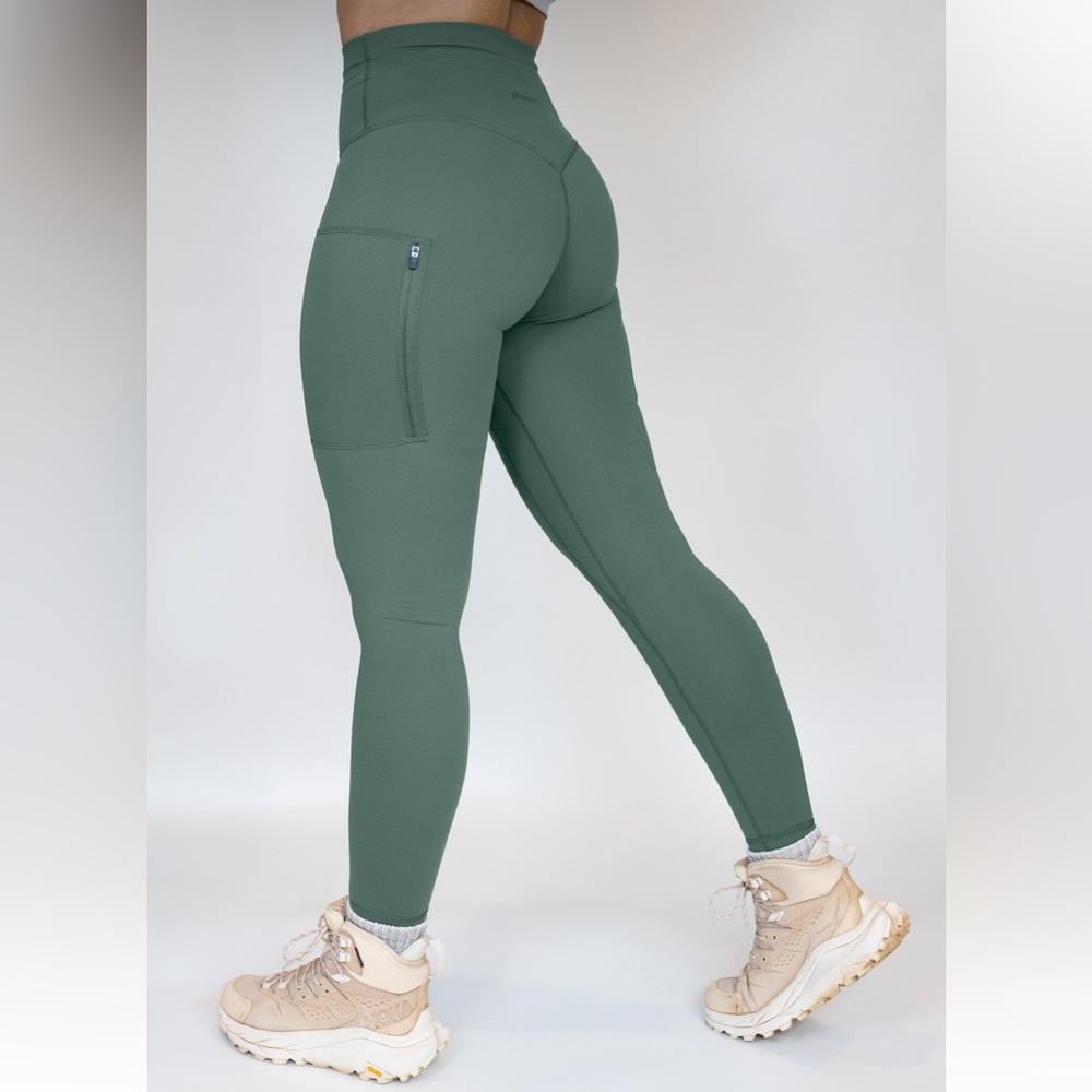 NWT Pinnacle Leggings size L with pockets